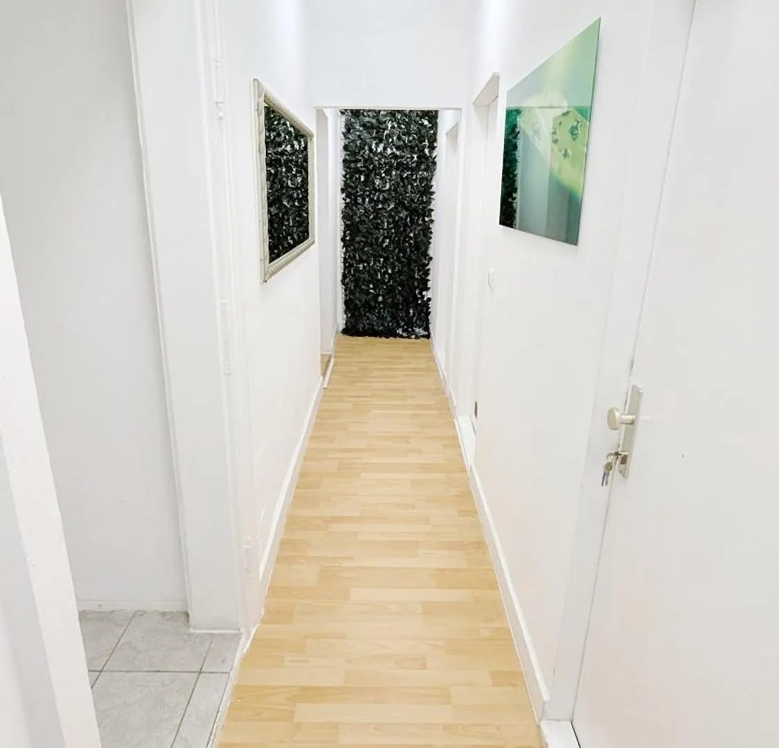 Homestay Comfortable Rooms In Lugner City Area Vienna