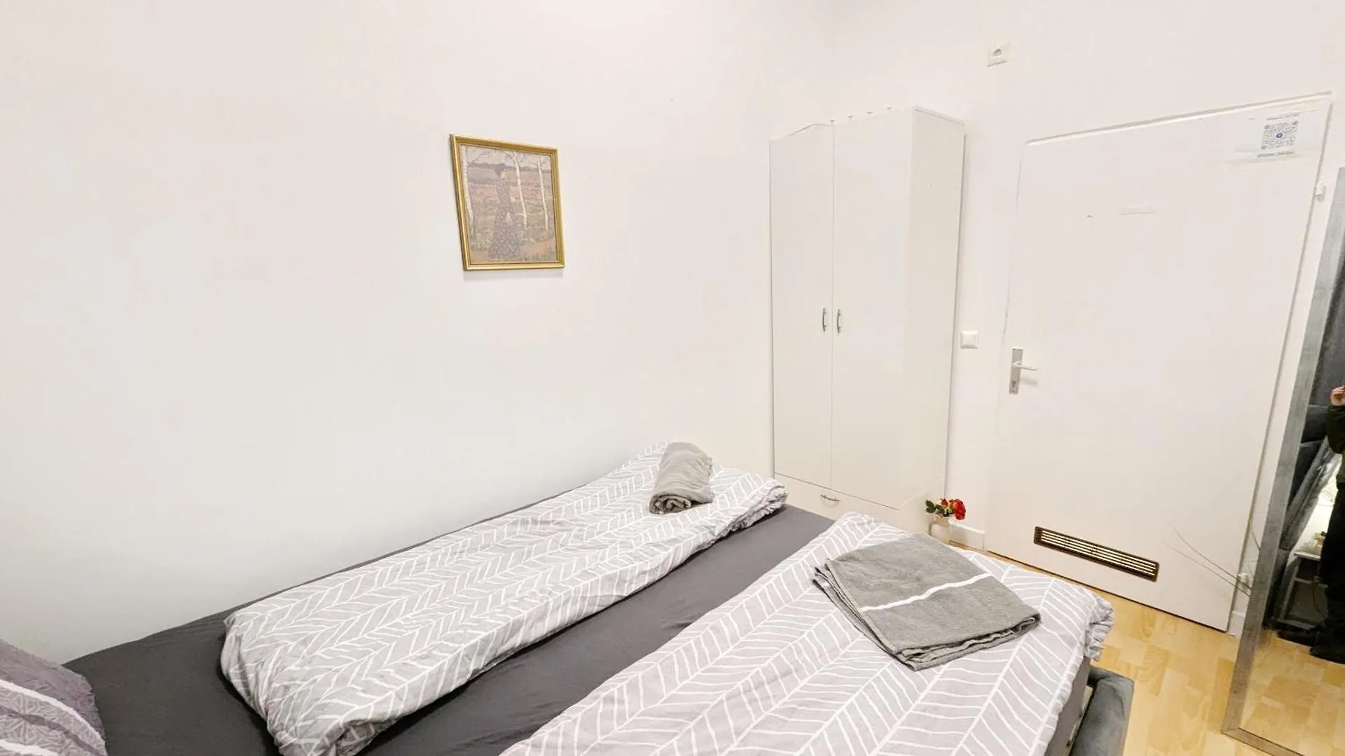 Comfortable Rooms In Lugner City Area Vienna Austria