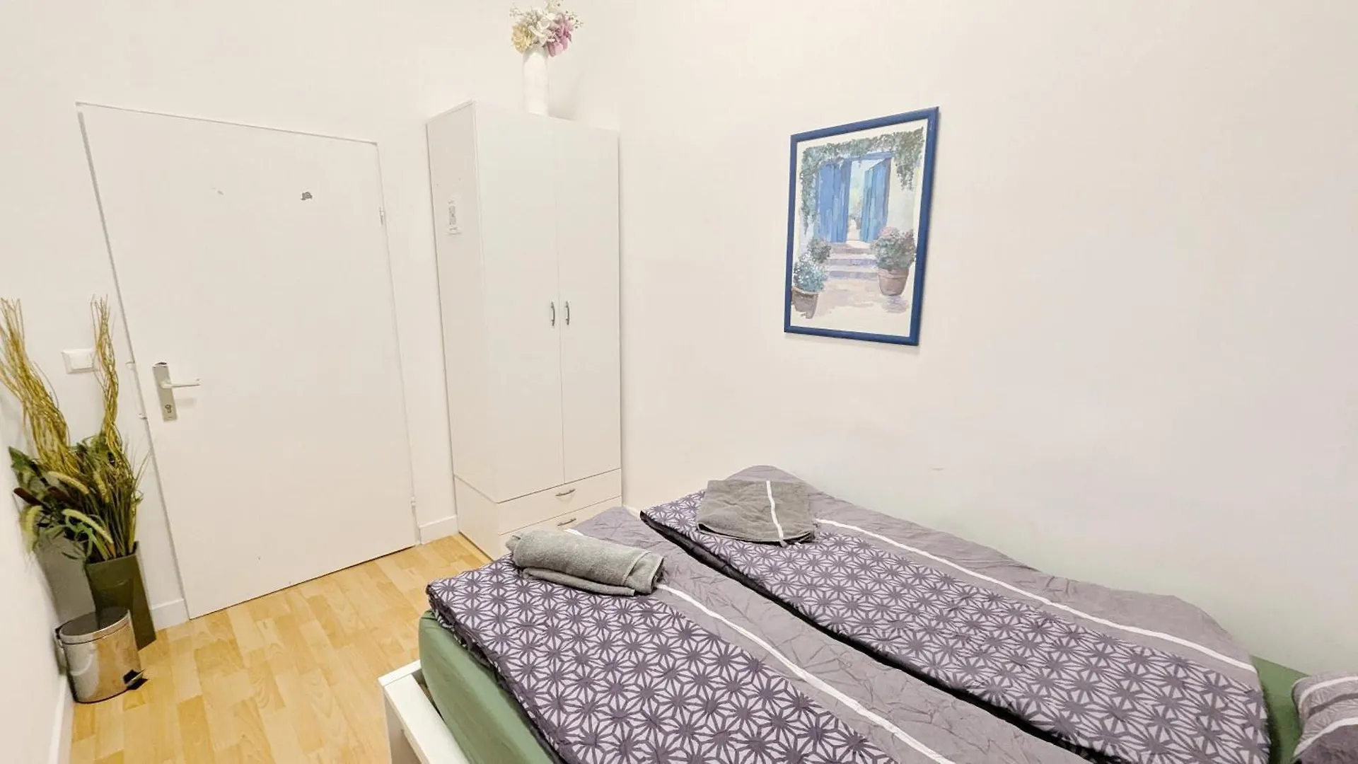 Comfortable Rooms In Lugner City Area Vienna 0*,  Austria