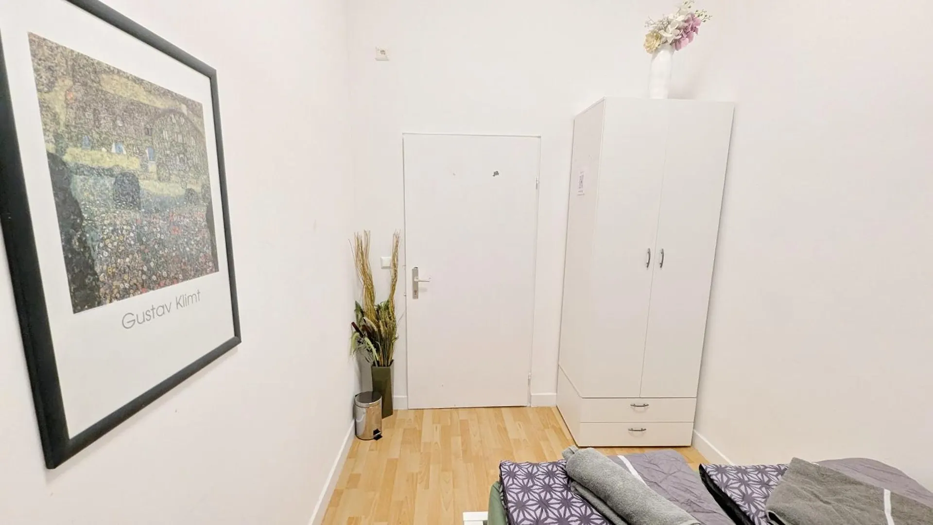 Homestay Comfortable Rooms In Lugner City Area Vienna Austria
