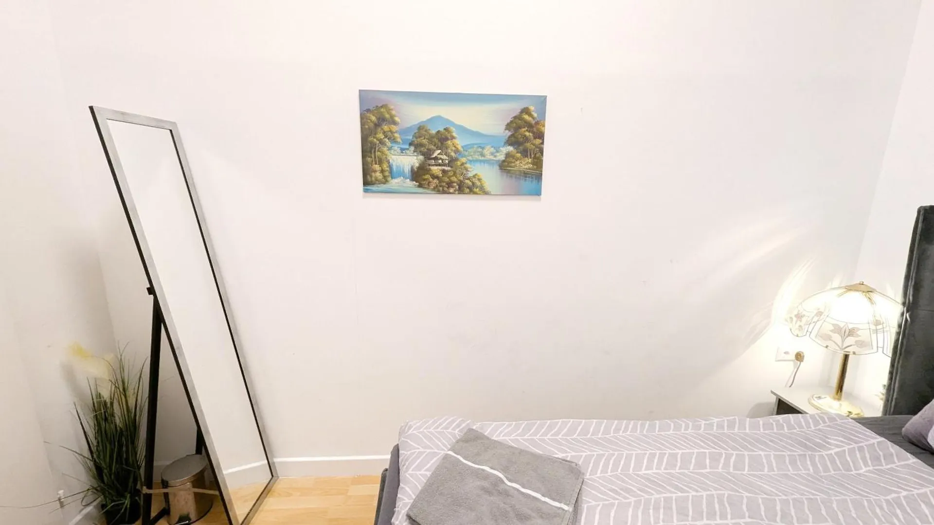 Comfortable Rooms In Lugner City Area Vienna