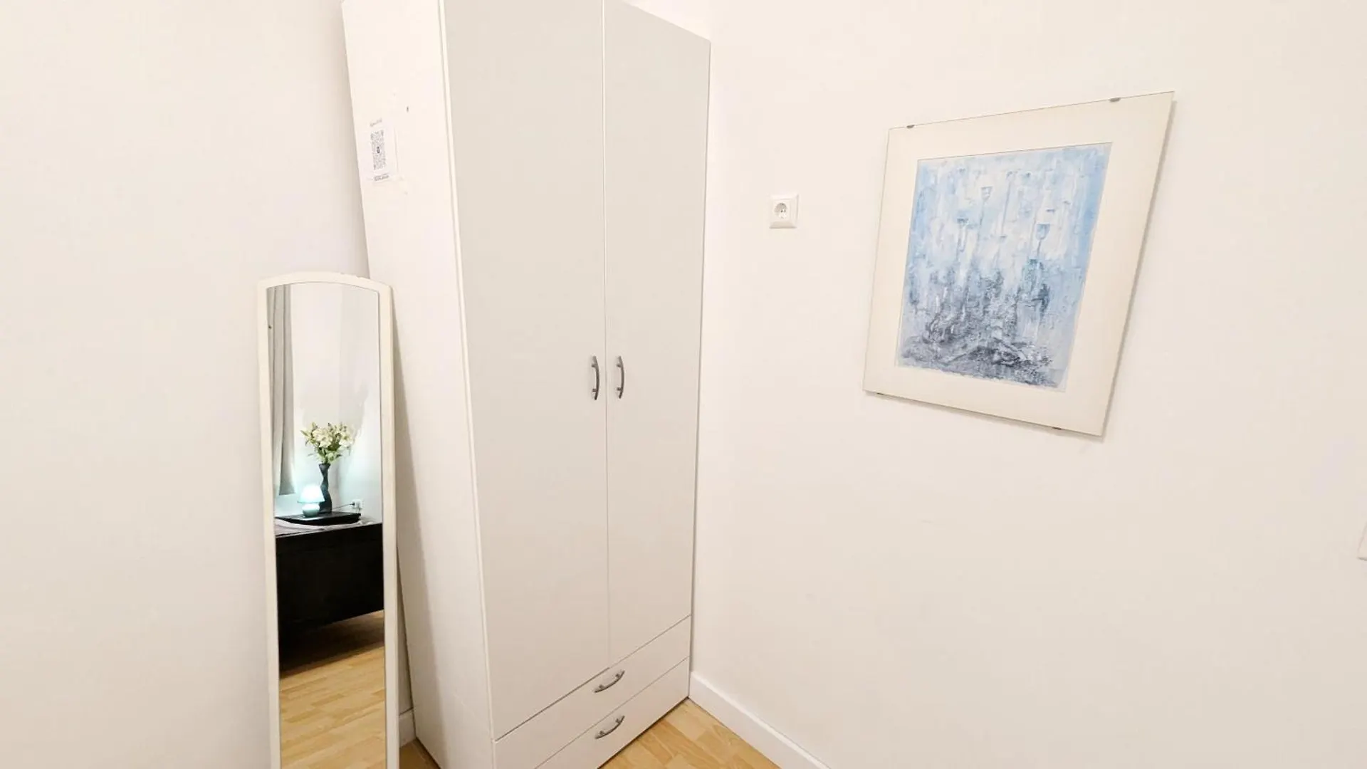 Homestay Comfortable Rooms In Lugner City Area Vienna Austria