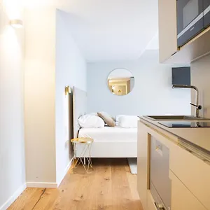 Blackhome I Contactless Check-in Aparthotel