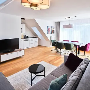 Διαμέρισμα Myfavorit - Spacious Next To Puplic Transport U1 Direct Connection To Citycenter, Βιέννη