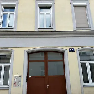  Appartamento Cozy 8-person In Located At Haberlgasse 82 N1